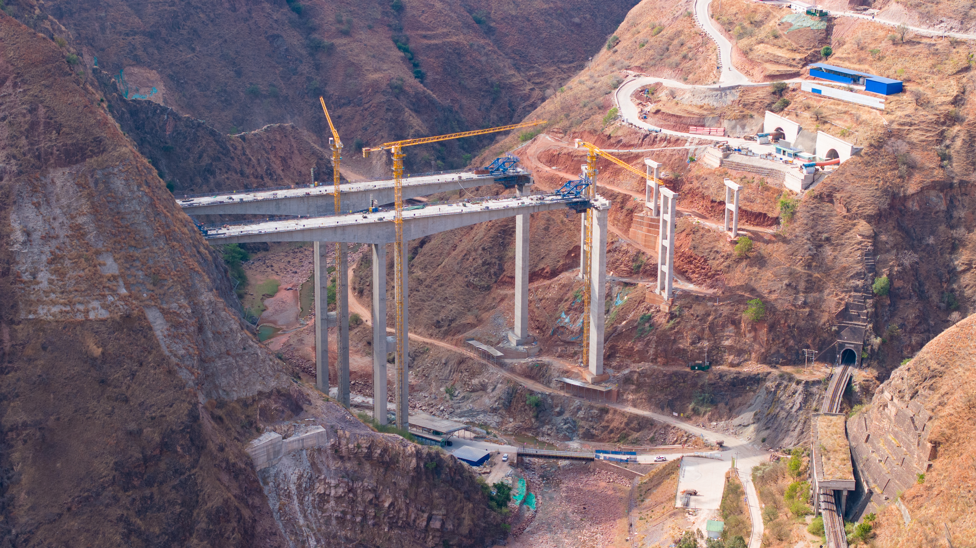 好消息！公路建設(shè)公司榮獲2024年度工程建設(shè)行業(yè)信息化典型案...